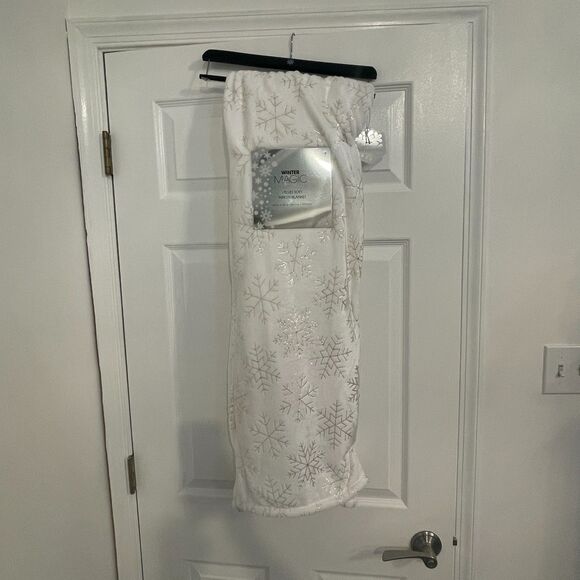 Luxurious Velvet Soft Throw Blanket 60 x 70 NEW - Picture 10 of 10